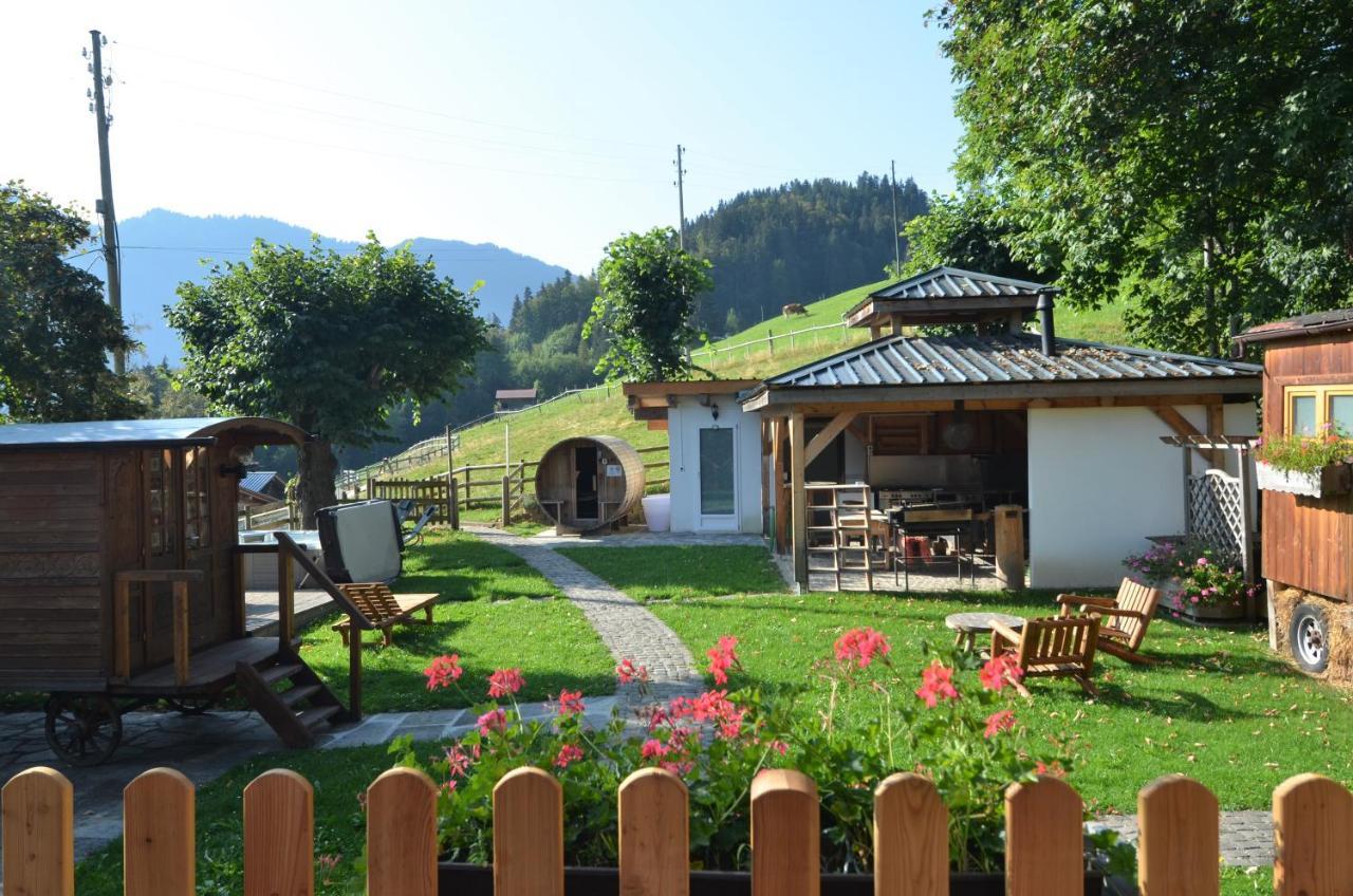 Les Chambres Et Roulottes Des Noisetiers Leysin Esterno foto